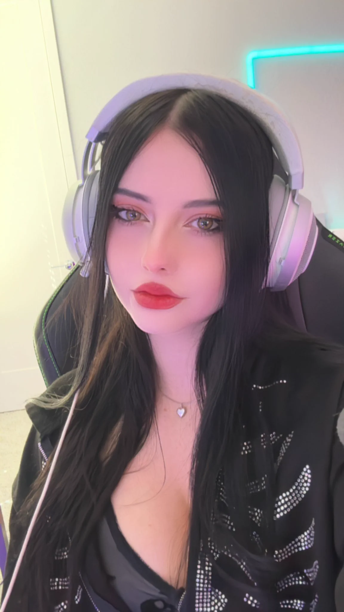 Live! https://t.co/4W7jRwEkcK https://t.co/4oLAsfjcy7