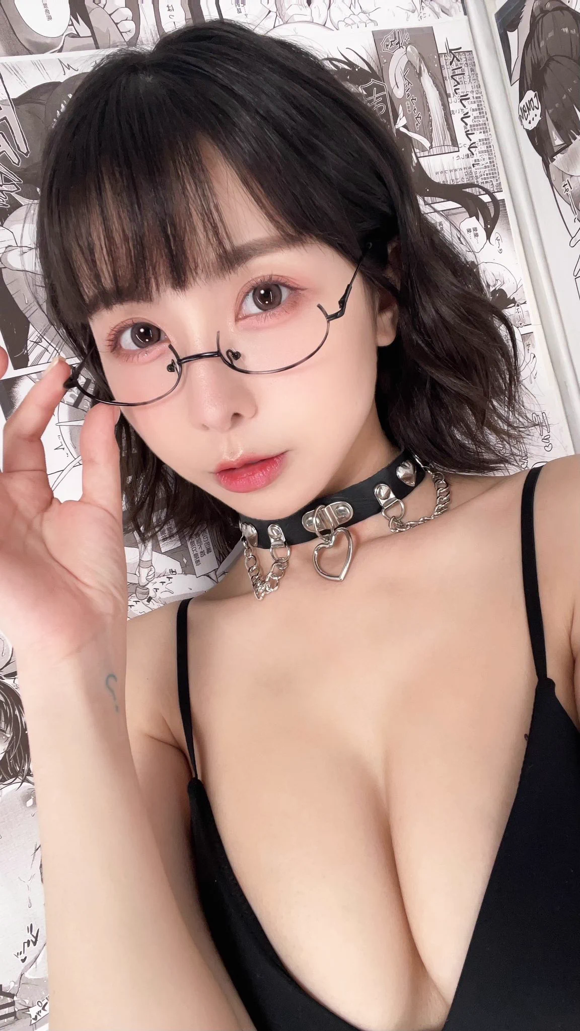 喜歡我戴眼鏡的造型嗎😛私のメガネ姿、どうかな💖You like me with glasses? https://t.co/RlEsRCpHIf