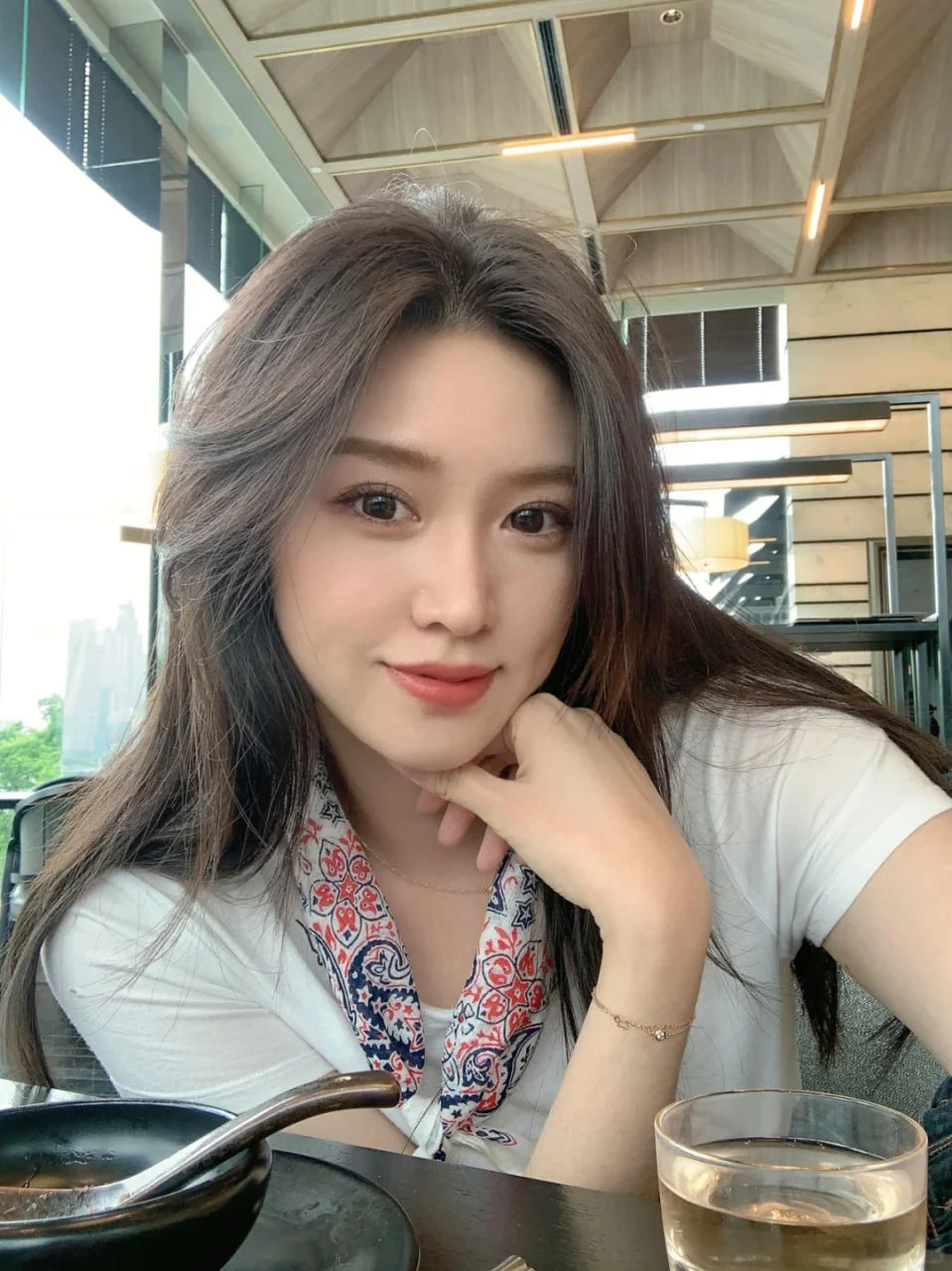 我觉得一段恰当的关系是彼此在网上偶尔聊骚，然后线下循序渐进的找到契合彼此适合的节奏，最后在不打扰对方生活的前提下，释放自己的压力~ https://t.co/QFxQ8IskJ5