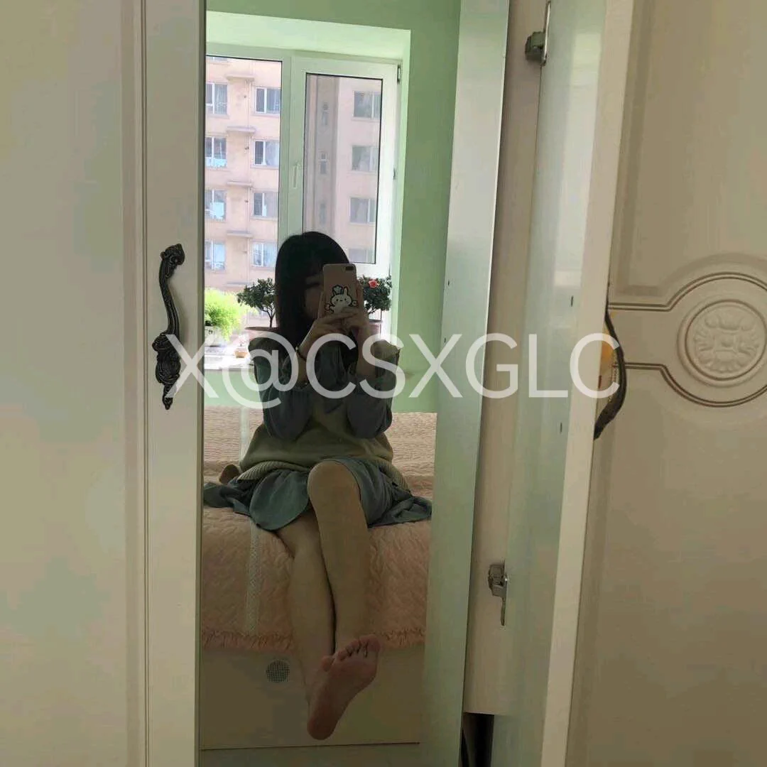 028四川成都，爱穿JK的萝娘小女友，邀请同好上门保养爆射女友的小皮鞋，坐标锦江区，仅限今天下午，成都同城有空的老哥赶紧私我报名。 https://t.co/DhyfsHdGz2