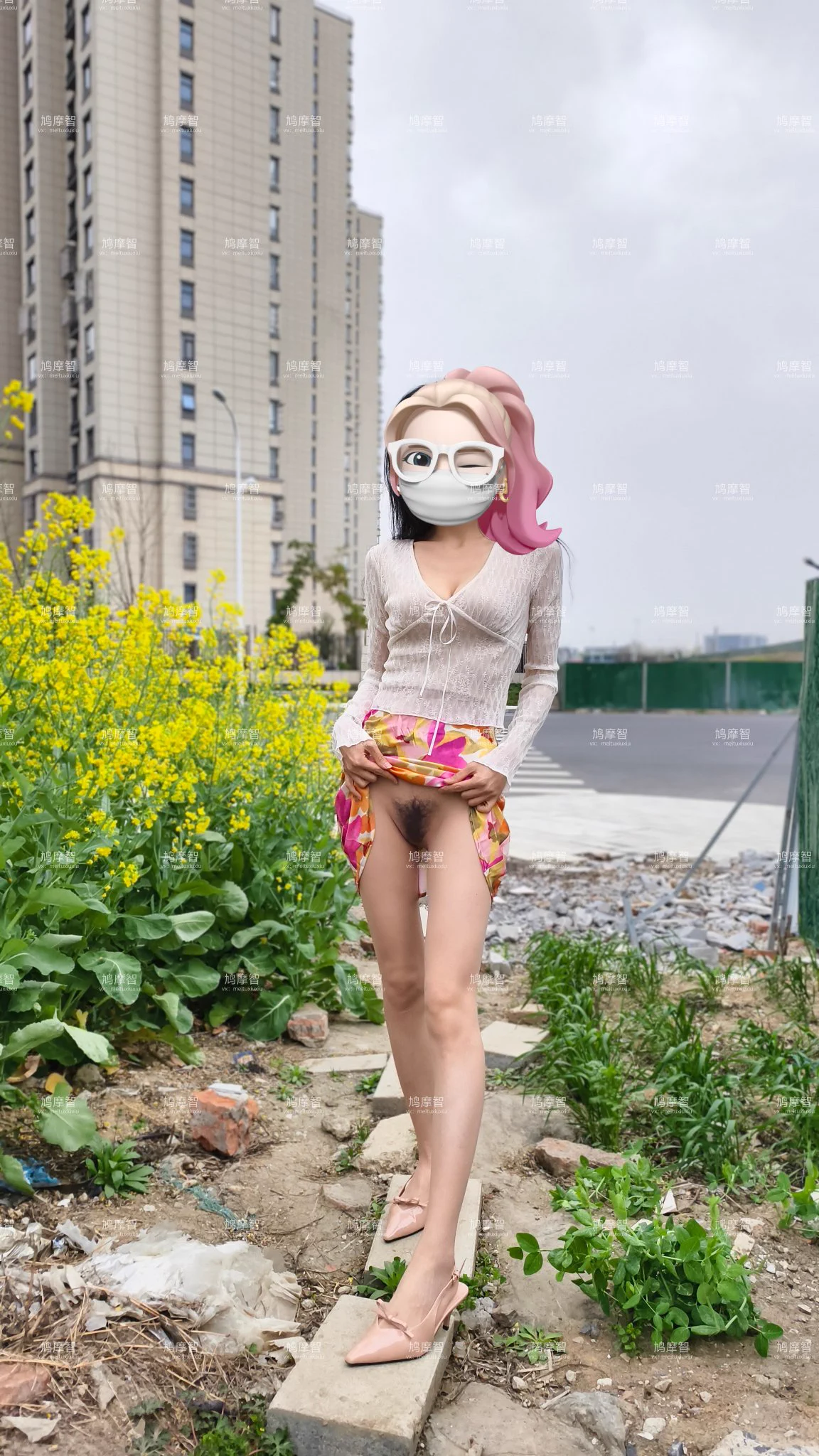 老婆走农村姑父家串门，坐下来的时候她的姑父我发现一直偷瞄裙子，我让她别动，我来换个视角看看，结果是骚逼一览无余，干脆出来拍一组，看看姑父刷推能不能记得你的侄女这身衣服啊😂😂😂 https://t.co/tvBNKeUM28