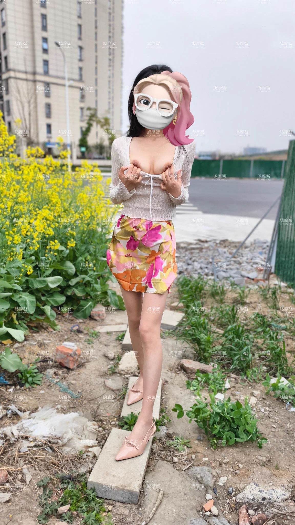 老婆走农村姑父家串门，坐下来的时候她的姑父我发现一直偷瞄裙子，我让她别动，我来换个视角看看，结果是骚逼一览无余，干脆出来拍一组，看看姑父刷推能不能记得你的侄女这身衣服啊😂😂😂 https://t.co/tvBNKeUM28