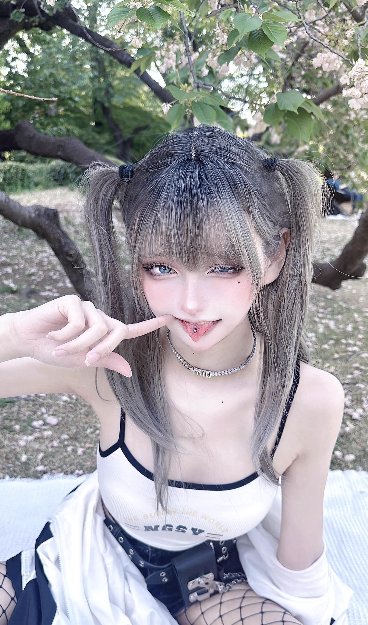 治安悪い顔の厨二病ギャル https://t.co/RaX2rxJaYd