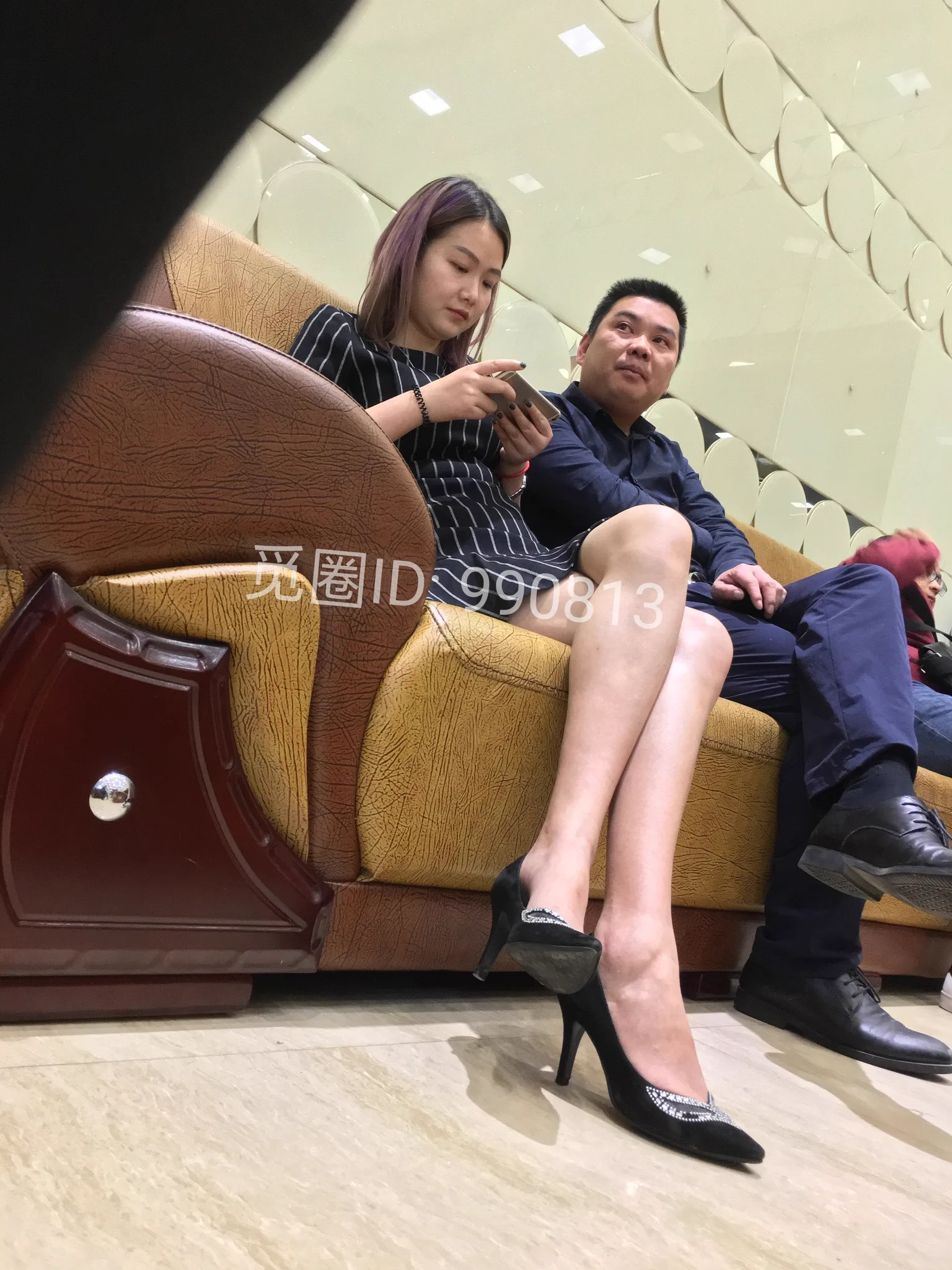 美腿细跟骚少妇#少妇御姐 #街拍 #街拍美腿 https://t.co/QqOLaQwEEU https://t.co/4Xj9tHBwik