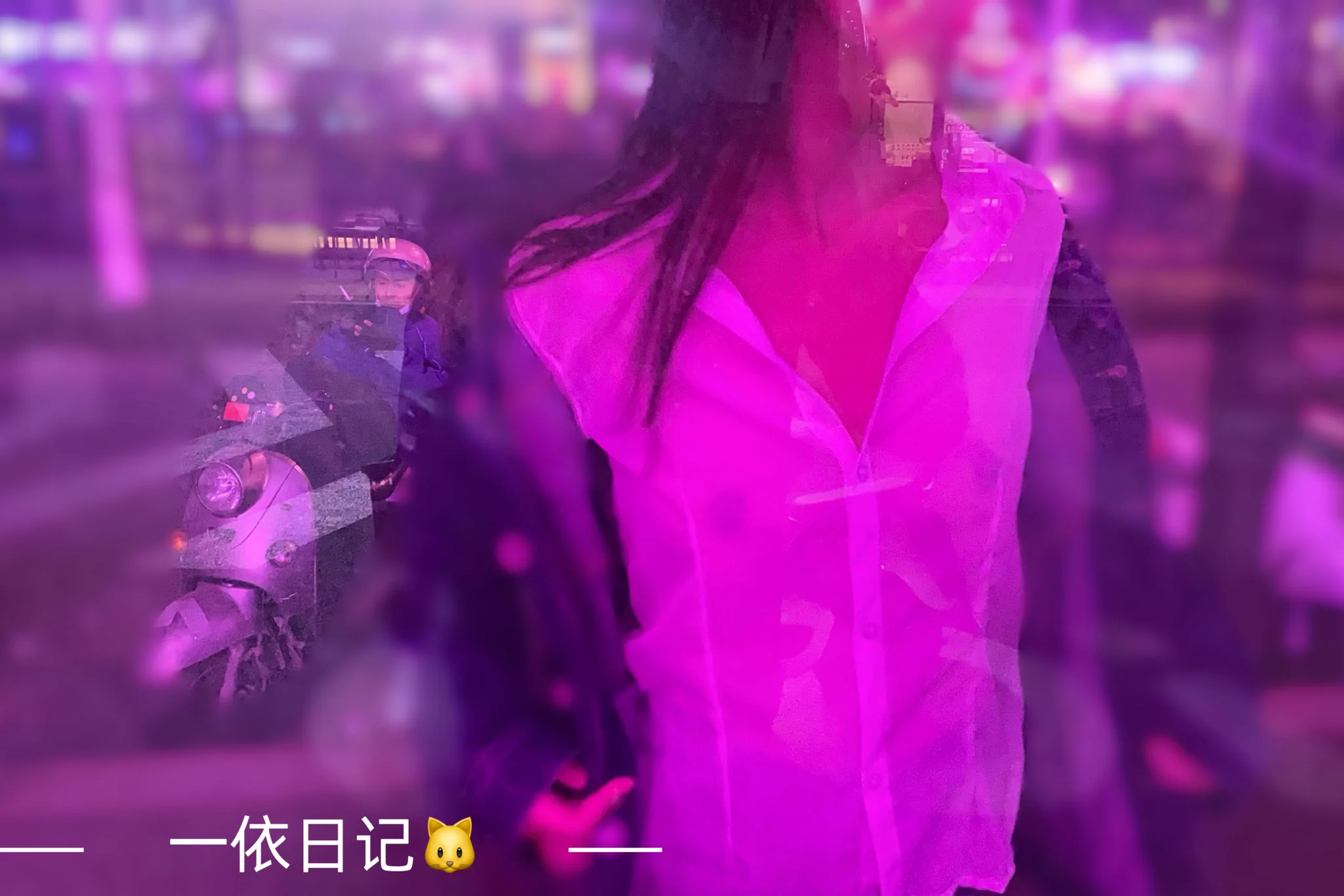 像是在阿姆斯特丹红灯区的氤氲灯光下，站在玻璃后面的应召女郎！来吧，推开那扇窗，让我带你沉醉在禁忌的诱惑中！@ToBulma @ToBulaer @KawasawaSen @BulmaList https://t.co/gfk7UnFtUh