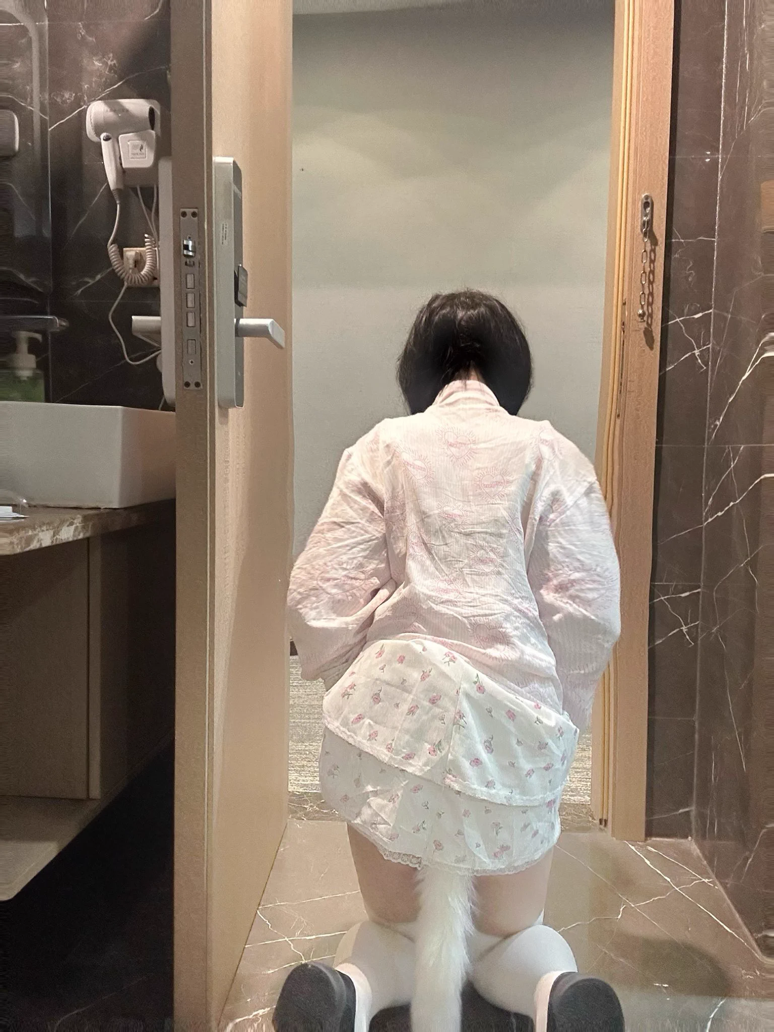 过南京的时候特意找了家能送外卖上来的酒店结果外卖小哥打电话说赶时间麻烦我下去前台拿…我做了好长时间的心理建设@luchu888 https://t.co/YhR99XjLGV