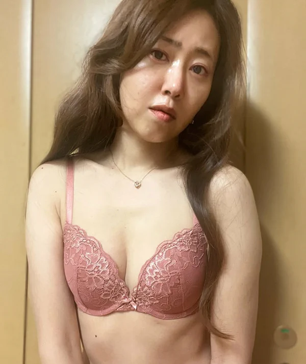 我没开玩笑私信我真的会给你们发裸照色图的。😋 https://t.co/9ntcqul87S
