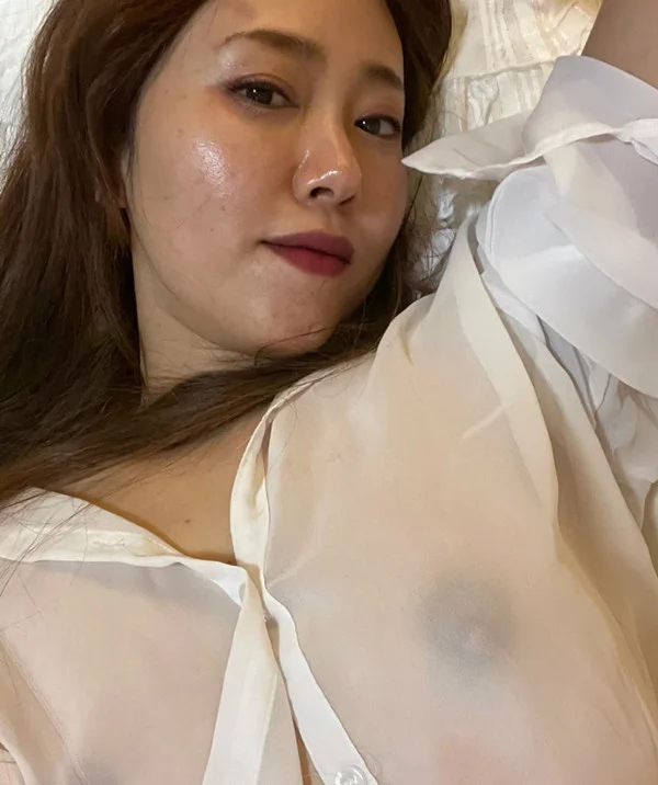 我没开玩笑私信我真的会给你们发裸照色图的。😋 https://t.co/9ntcqul87S