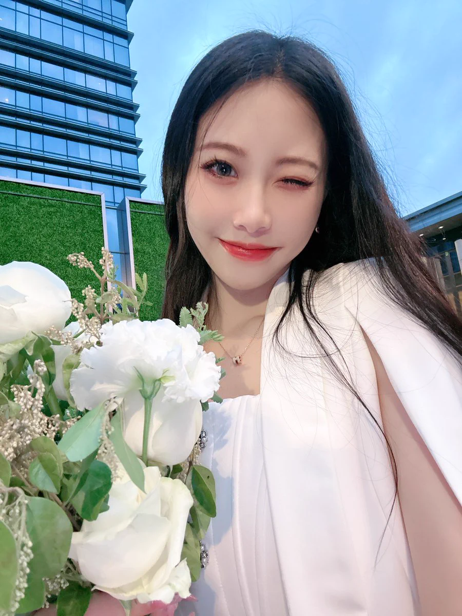 花是浪漫的語言🌸美是生活的哲學我不說話讓花和動畫版的我一起傳情🥰 https://t.co/ZUuKhDnuLb