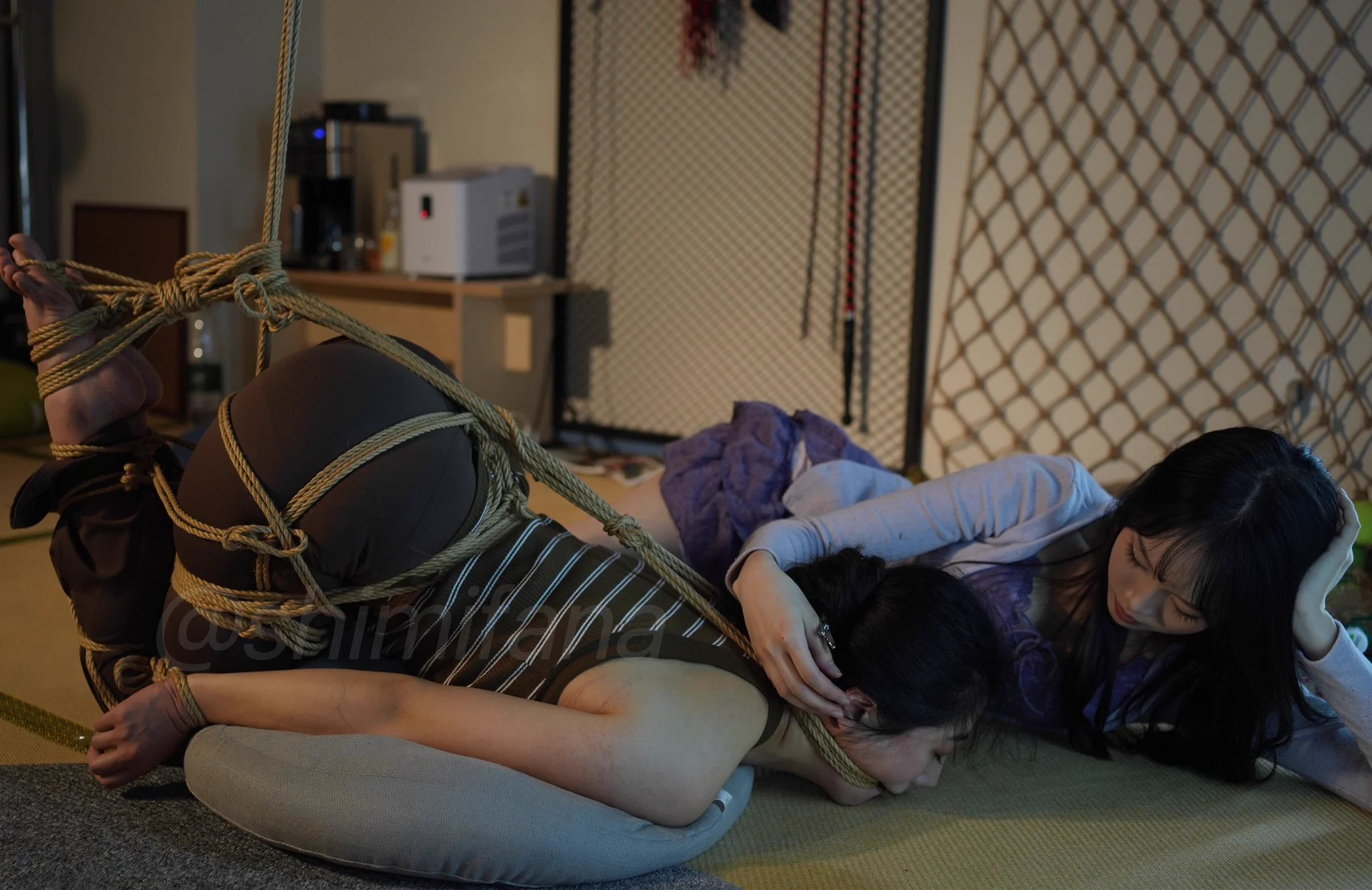 摸摸头就不难受啦～缚手：我@shimifana 被缚：椰子摄影：发哥@daloris_Mr 场地：天地栋宇@wushixjx https://t.co/CjjjFaU3ko