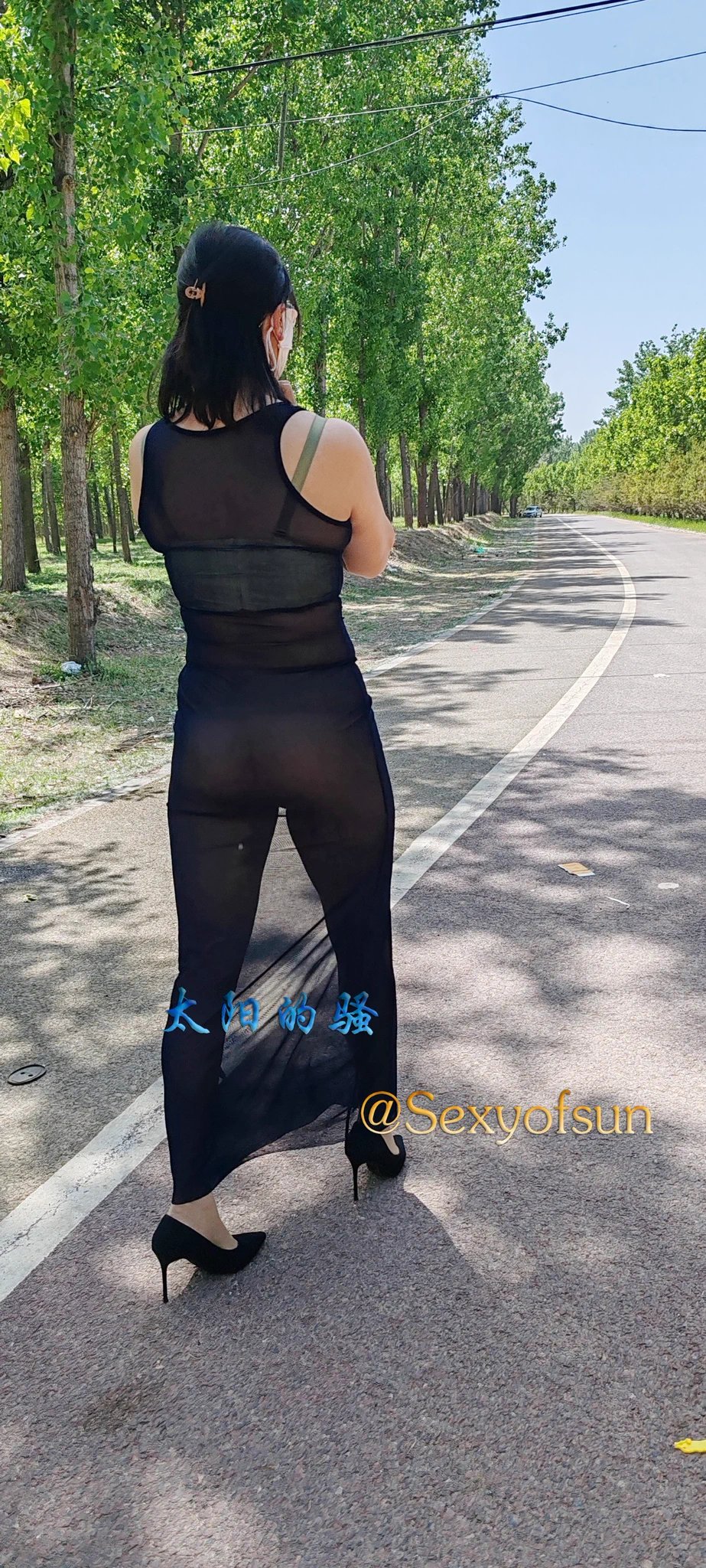 难得的好天气带爱妻买几棵小菜苗，这么穿着给大爷看到好像不太合适。。。。下回必须去掉罩罩！！！ #淫妻 #露出投稿：@luchu888 https://t.co/g9o9lIr4h9