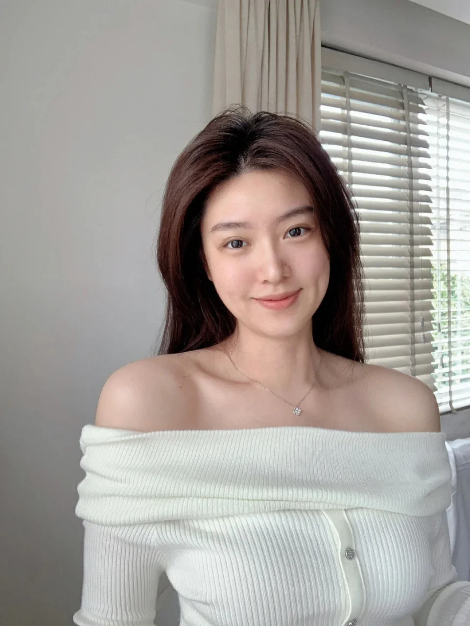 虽然感觉自己还没老，但是好像姐姐的眼角也留下了岁月的痕迹…不过身体还是保养的很好的，这个姿势会不会让你想趴在身子底下～想的举手，私信滴滴，最近想约，附近的优先哦 https://t.co/2QDtvfGLm0