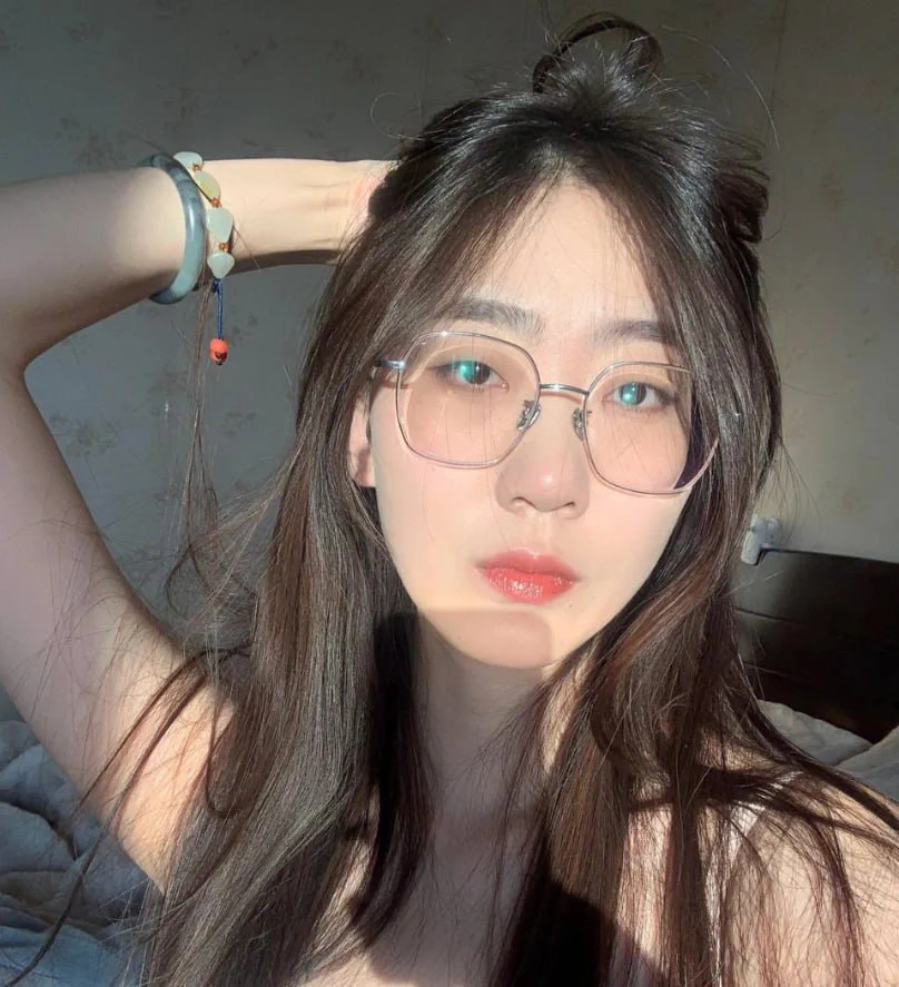 谁会拒绝刚刚睡醒就来一个“晨炮”的感觉呢…也许对老师来说，这种才是真正的放松。毕竟平时教课压力那么多，只有高潮的时候，脑子里才会真正的放空～抖起来的胸是不是很性感，有人想捏捏吗？可以报名哦… https://t.co/UVTSP1NN4F