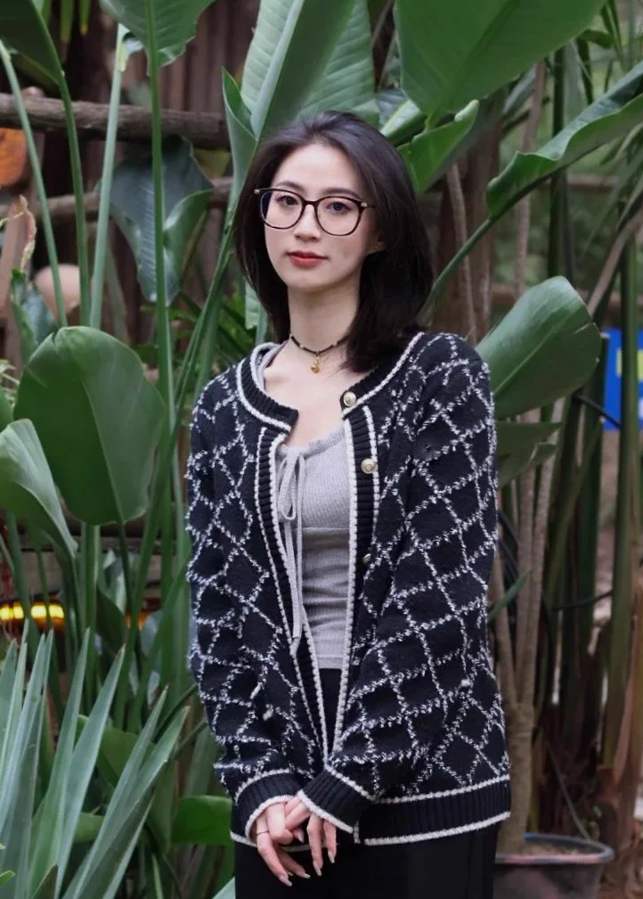 一张照片就能足够证明自己的反差了。去学生家补课，把脸凑到一个学员的蛋蛋上的时候，荷尔蒙的味道让我湿的不行…有人想试试老师的口活的吗，可以报名附近优先～ https://t.co/GnWzxD3uqW
