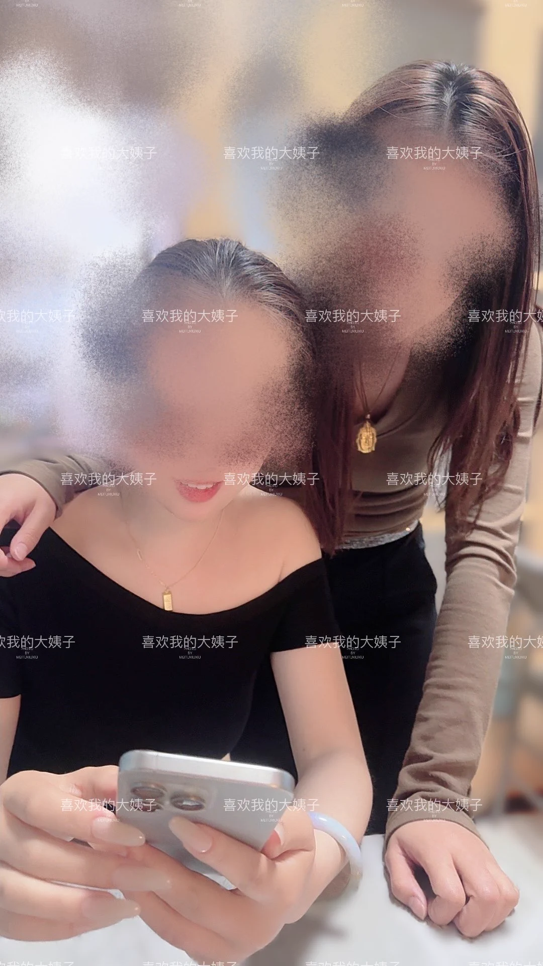 下班回家了兄弟们其实每天也不知道拍些什么，就是记录日常生活，我回家的时候姐妹俩都在家看有在超市买的菜，老婆准备做饭了，每天基本上都是老婆做饭偶尔我也做，大姐做饭不好吃 https://t.co/2tVOgttGkj
