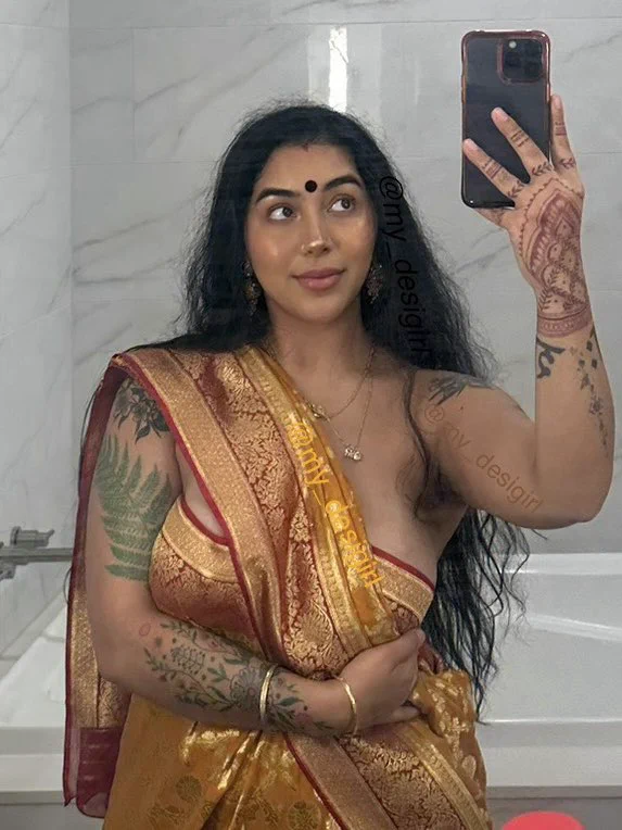 Do you like my Saree? 🇮🇳 https://t.co/YR8N5ABNeE