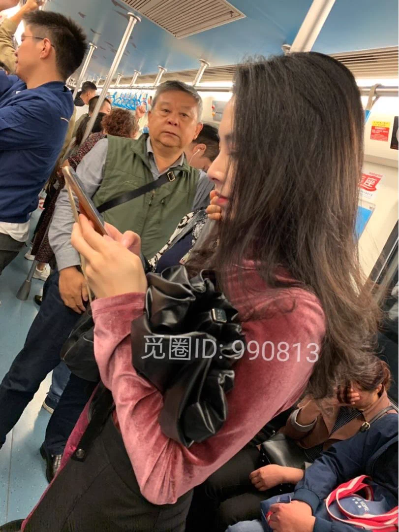 绝美肉丝骚妇被痴汉盯着#人妻少妇 #丝袜腿 #街拍美女 https://t.co/yk8t4rAIvn