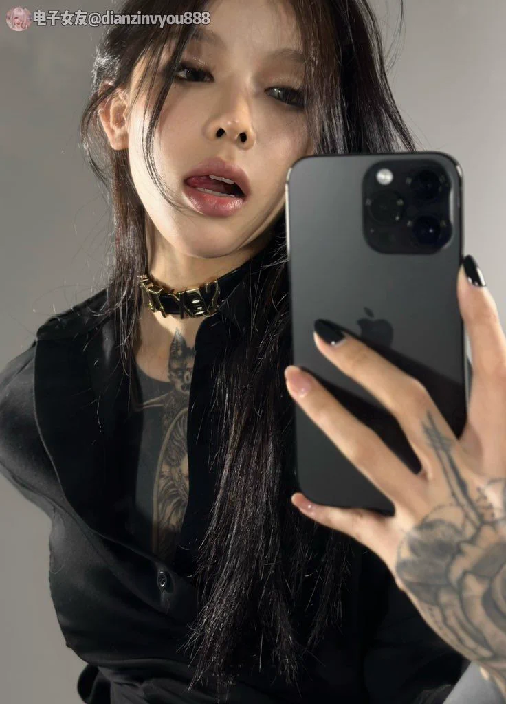 超高颜值顶级纹身美女，顶级反差骚母狗，完整版在主页置顶电报群冲冲冲！@007share @wqganenshi_ @eggroll_tea https://t.co/1GCLXTI8Ai