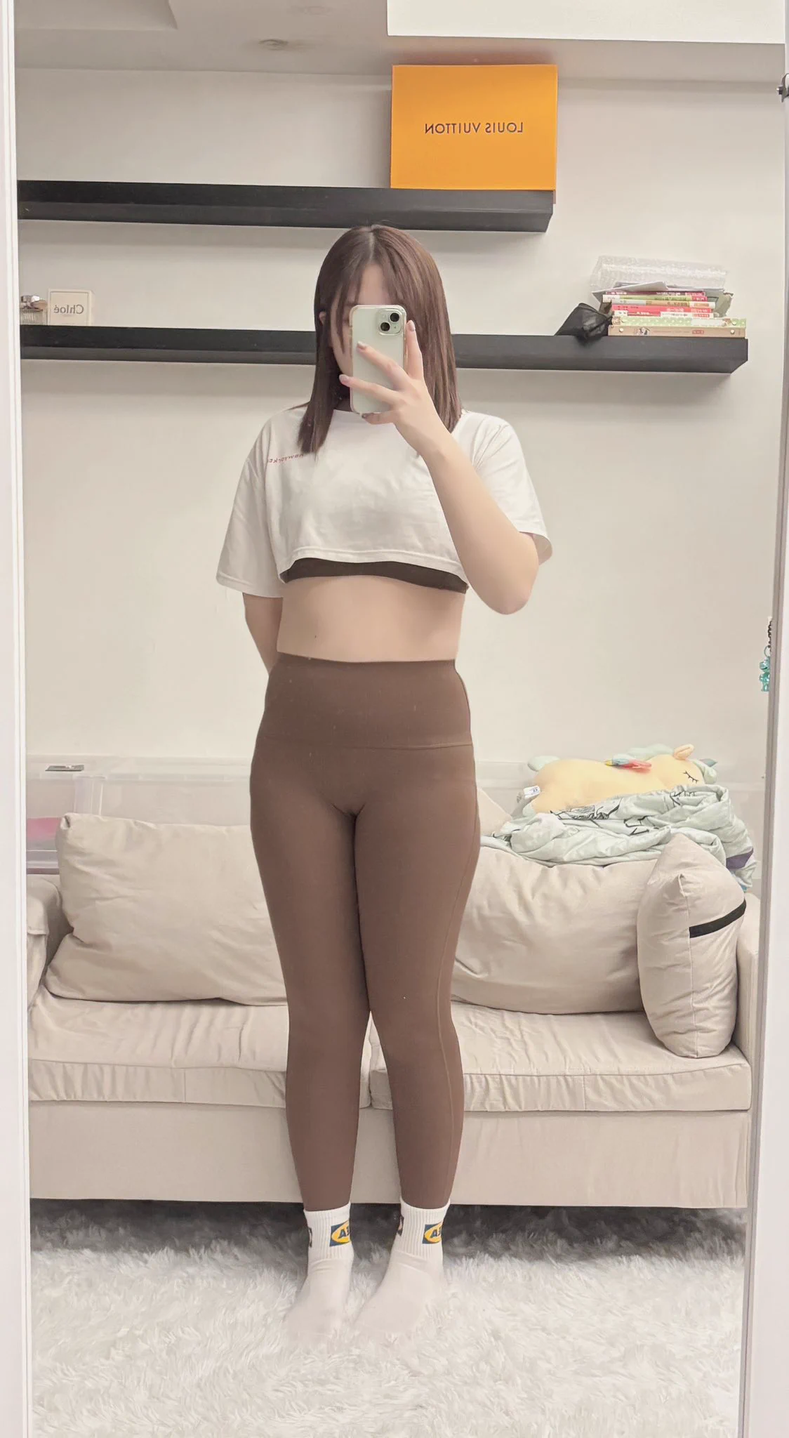 比起瑜珈加白襪，更喜歡光腳什麼都不穿👌 https://t.co/Nj0fc8UiyV