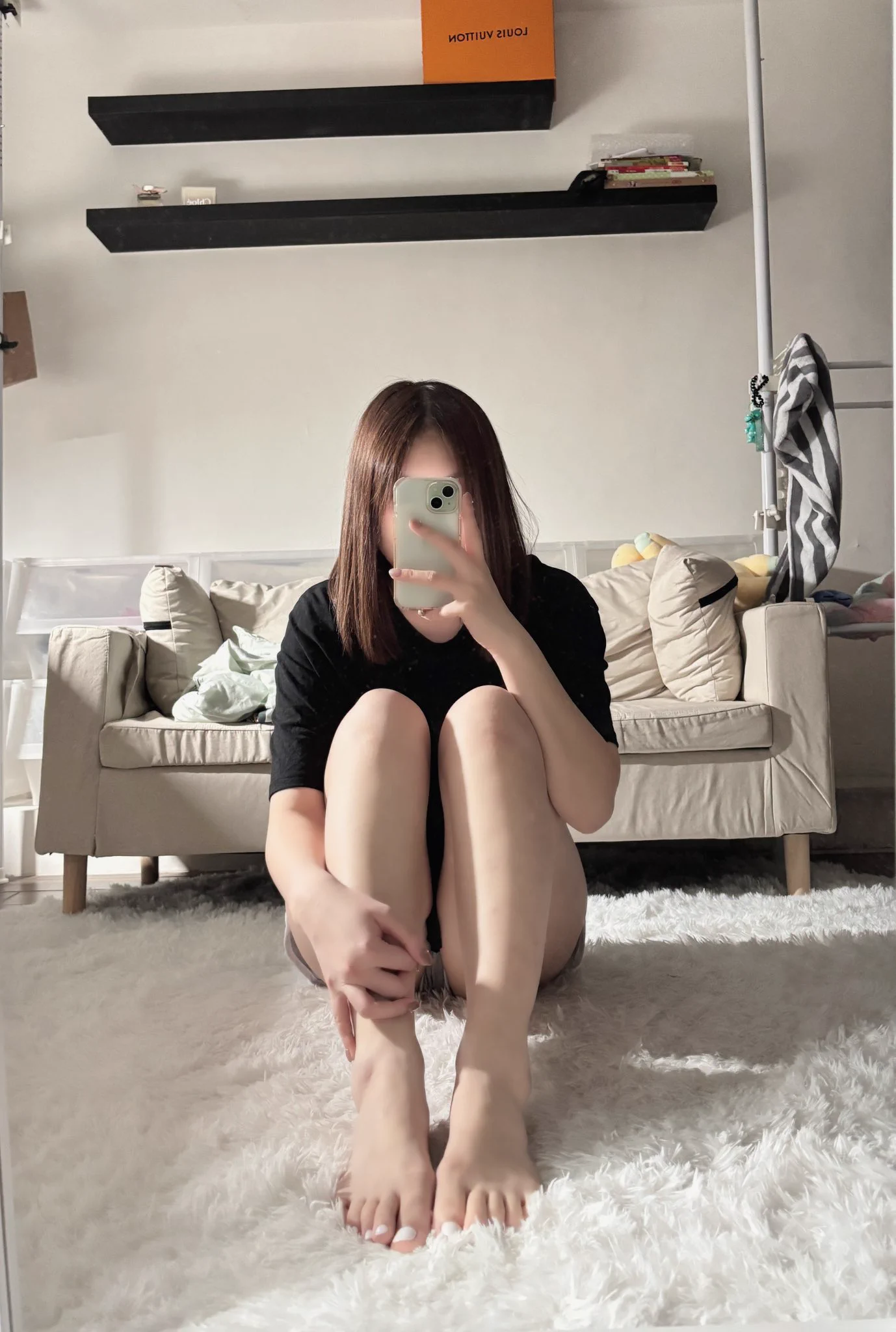 比起瑜珈加白襪，更喜歡光腳什麼都不穿👌 https://t.co/Nj0fc8UiyV