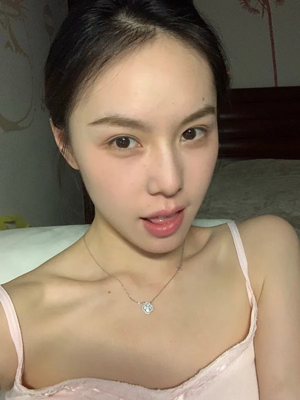有谁还需要我照片发泄的请跟我说，马上发给你 https://t.co/g9G0IwOdwW