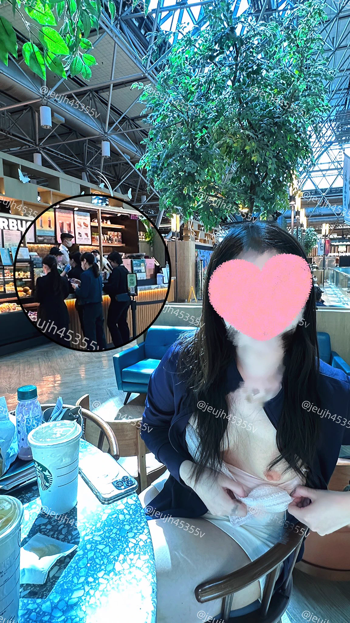 等待航機的人潮好多前有對面旅客後有店員和客人🫣偷偷的露出 還好沒人看到😬對面直接一望無際限時機場捕捉 捉到去廁所領獎勵🤫#主人的任务 #露出 #機場 #限時 @tbzt2024 @wqganenshi_ @007share @luchu66666666 https://t.co/pw3Jkf2rtO