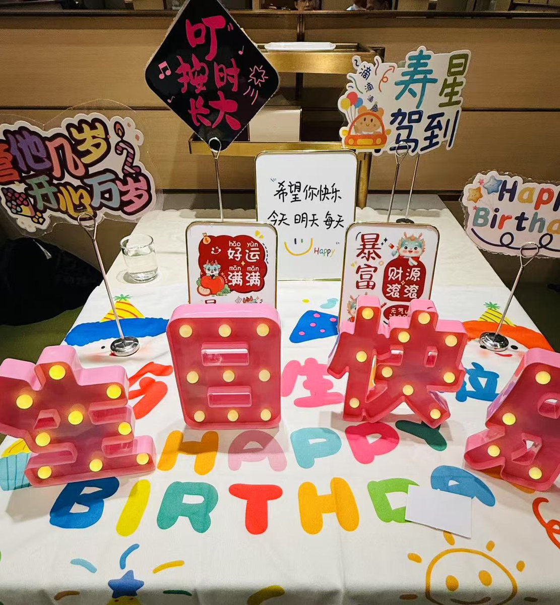 上次一家人一起🎂还是5年前，我们在老去，孩子在独立。多巴胺、内啡肽在持续。谢谢！🙏 https://t.co/NLzkC6PEtI