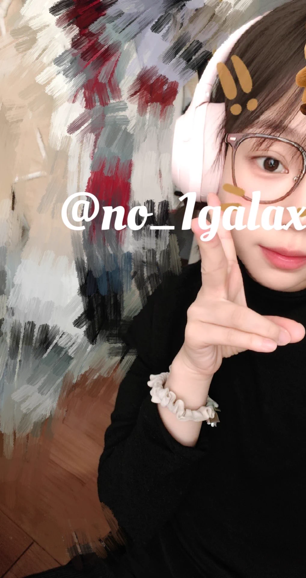 超绝不经意展示新🎧 https://t.co/7fsoUXL3gP