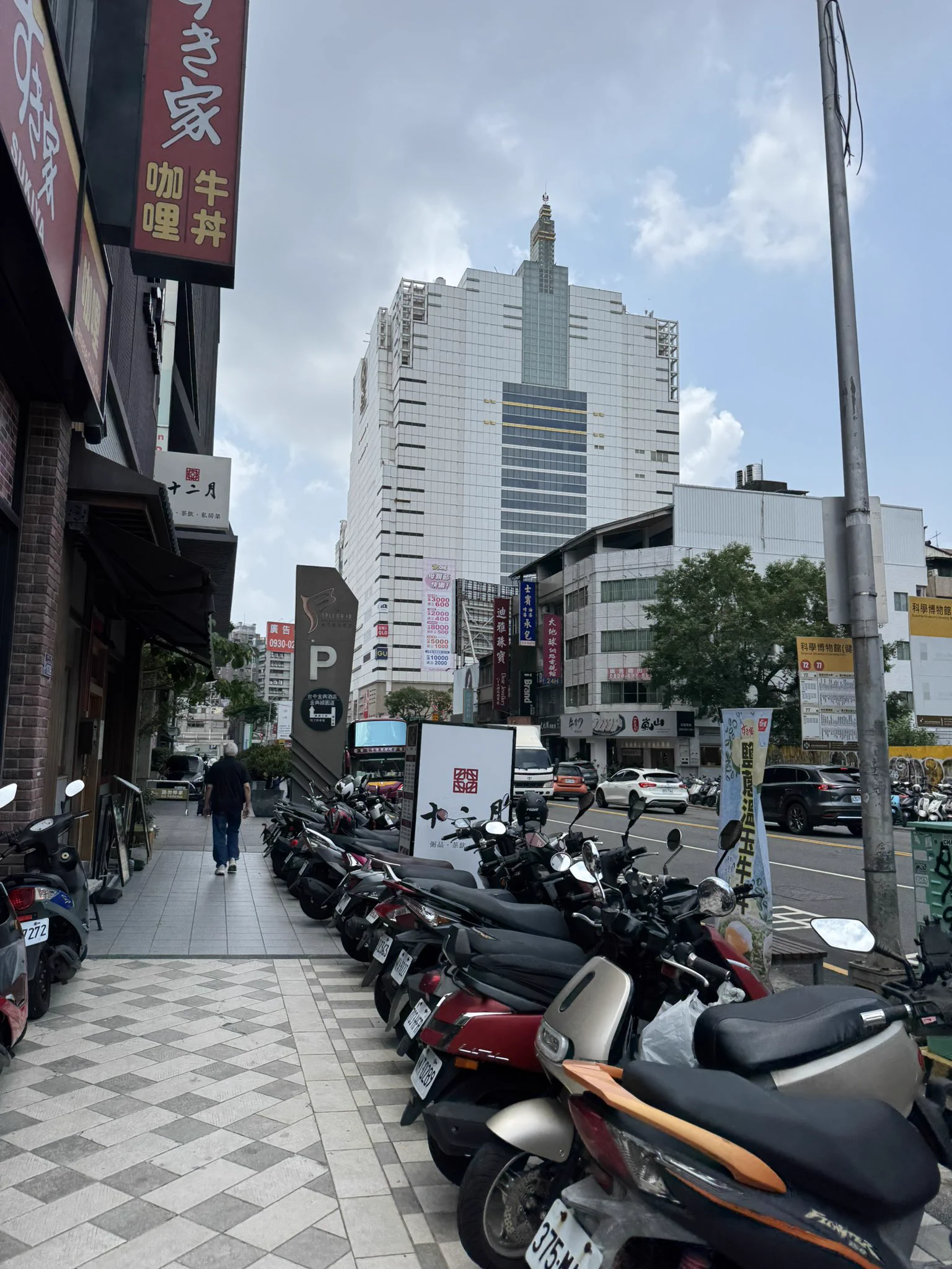 有人剛好在附近的嗎嘻嘻😜 https://t.co/Nc4aoeSqRE