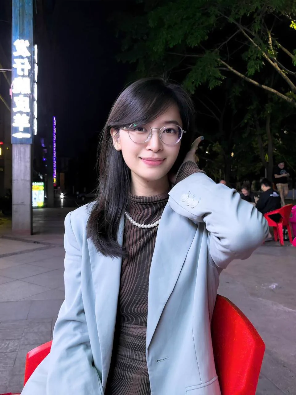 新到的情趣内衣，今天第一次穿…其实比起带着眼镜时候的气质知性，我还是更喜欢自己穿着吊带丝袜时候的妩媚放纵～都说推特能约到温柔体贴的男士，怎么我还没碰到过… https://t.co/VGiYNsxp2R