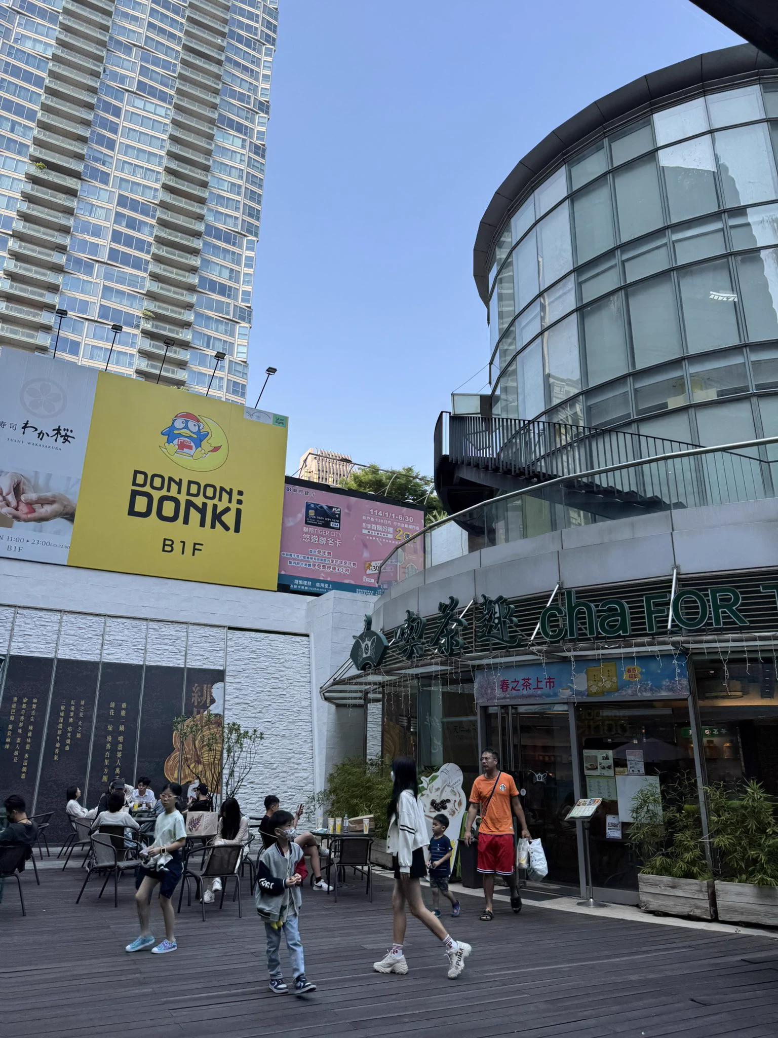 今日妮可愛亂跑系列之猜猜我今天跑去哪 https://t.co/zyRQjSzond