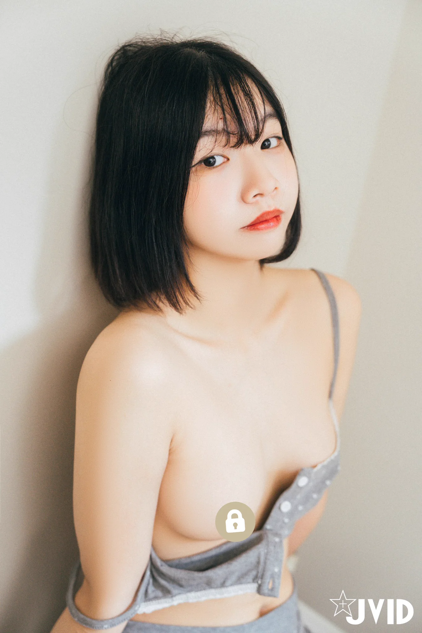☆熱門解鎖★⚠️ 89P全空露第三點 《 限時限定 》 ⚠️ 和妹妹『茉莉』調皮玩耍的日常，可愛妹妹的乳房總是不經意露出的誘惑我🥵這都是我們的第一次，也是屬於我們兄妹的秘密🔞有哪個哥哥能抵擋純真妹妹的邪惡誘惑呢？沒有！創作者：#Wayne模特兒：@_molly_zeng_#JVID https://t.co/m9FdICnQwx