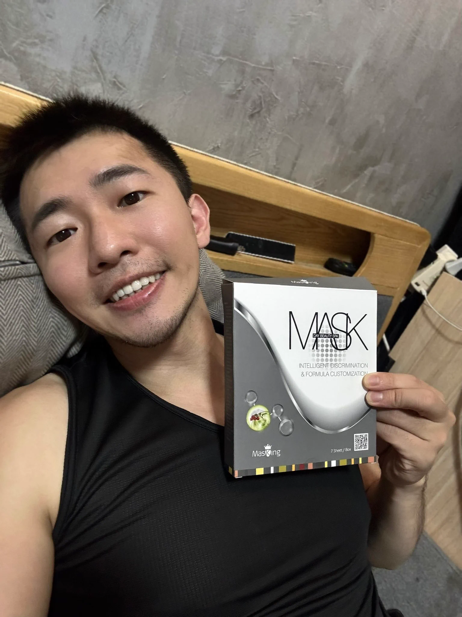 人生第一次敷面膜！好酷的感覺😊 健身的大家平時有在保養嗎？這次榮幸收到 MASKING的邀請體驗他們的面膜面膜非常水潤舒適，敷上去冰冰涼涼的，很適合夏天！服貼度也很棒！拿下面膜後，皮膚感覺非常保濕，也很滑嫩，跟我兒子皮膚差不多（？）裡面也有好多款針對不同問題修復，歡迎大家買來體驗！廠商這裡也提供荒爸專屬優惠連結檔期在 4/28-5/12 優惠連結：https://t.co/PQ72LURj3h跟爸爸一起保養水水🤩🤩🤩