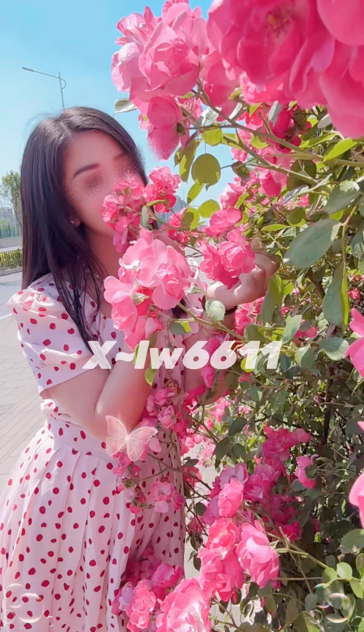 女人天生就非常喜欢鲜花🌷看到街边鲜花就非要拍照#夫妻 #绿帽 #3p https://t.co/4uQXa8jZT9
