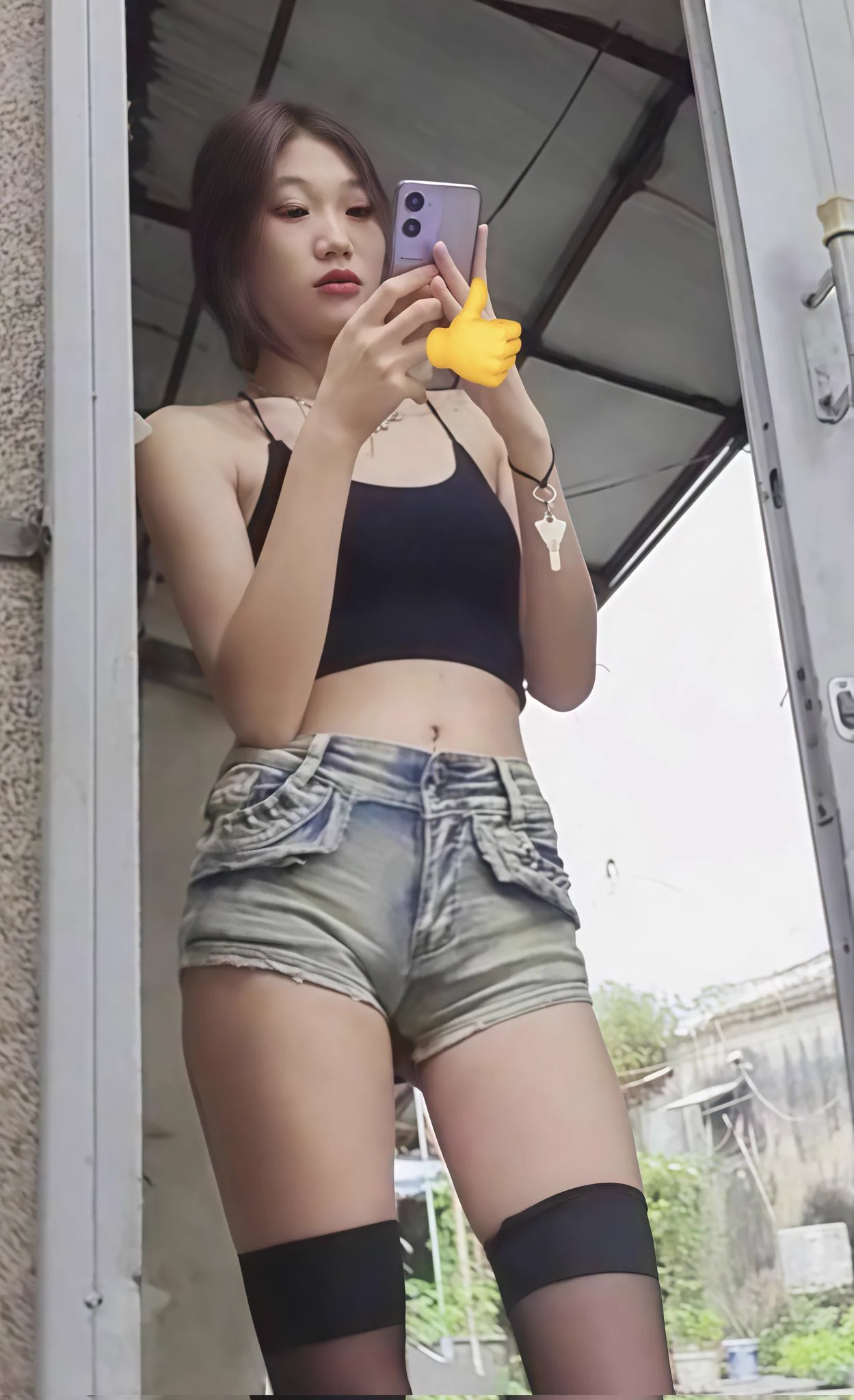 西安站街女泛滥!(具体看报告)小姐基本就是20到35岁:有冷艳少妇，高冷御姐，甜美萝莉，邻家女孩，穿着也是五花八门，有JK萝莉、吊带摸裙、高中校服、性感包臀、后妈装、瑜伽服、警察护士老师等等。身材也都是十分的哇塞，腿型都是非常漂亮，搭配黑丝、肉丝、白丝、光腿简直是一道道靓丽的风景线。 https://t.co/RHpyoTmVbu