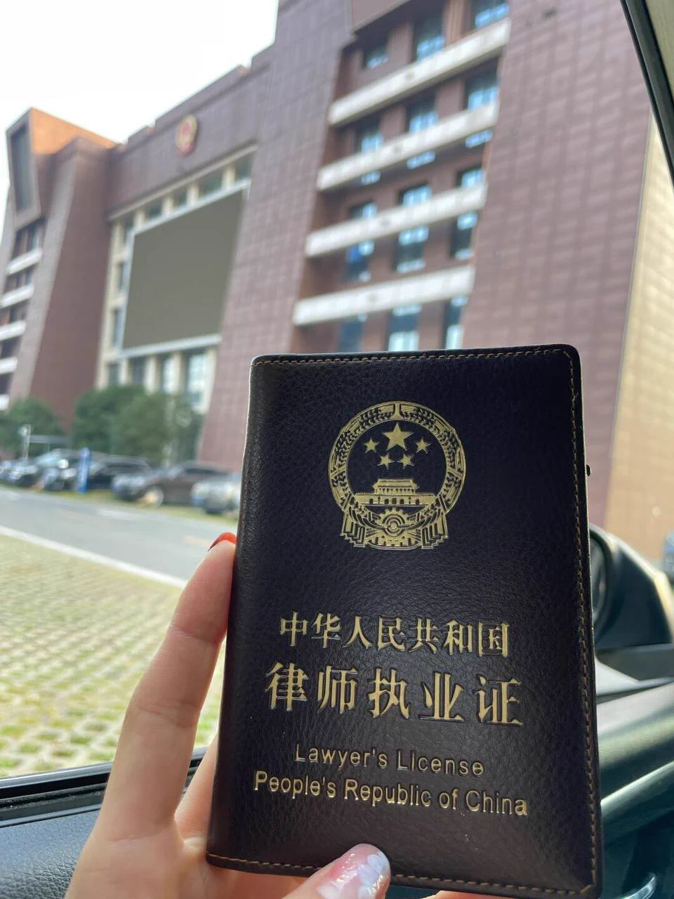 上班时间到， 今天有些小忙，不过没有关系影响不到我上网😂😂😂 https://t.co/sJtNBTAzja