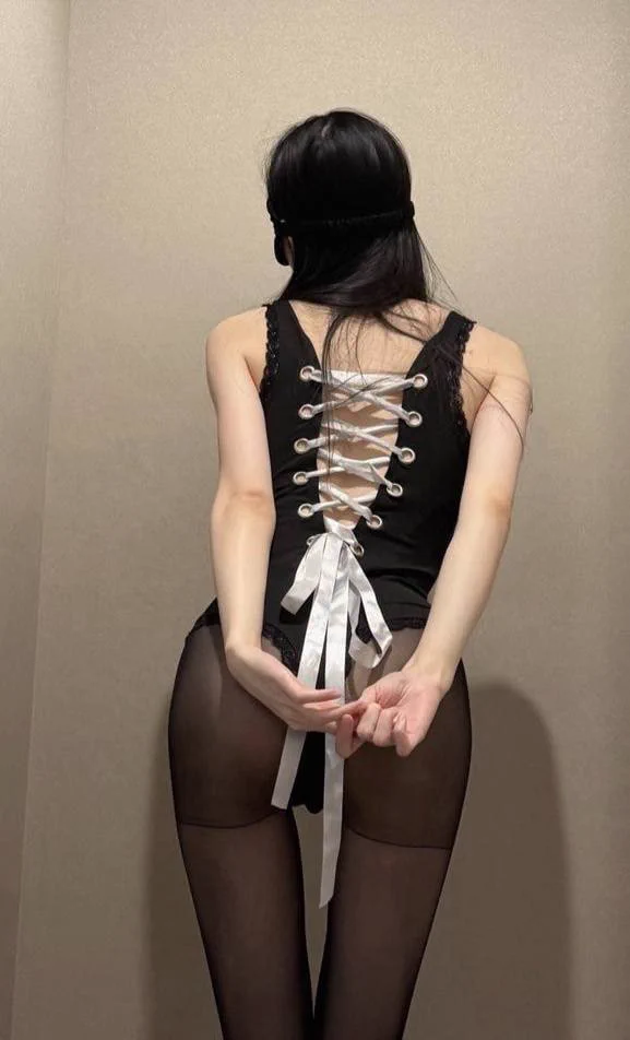 工作和生活的我完全不一样，是反差，也是我生活真实的一面…女人的快乐和喜欢无非就是此时此刻有个懂我又有情趣的男人罢了，有想认识我的推友们点点关注私信给我我们聊聊天交个朋友吧，我真诚待你，也希望你回以我真诚～ https://t.co/H7t4WpV5xd