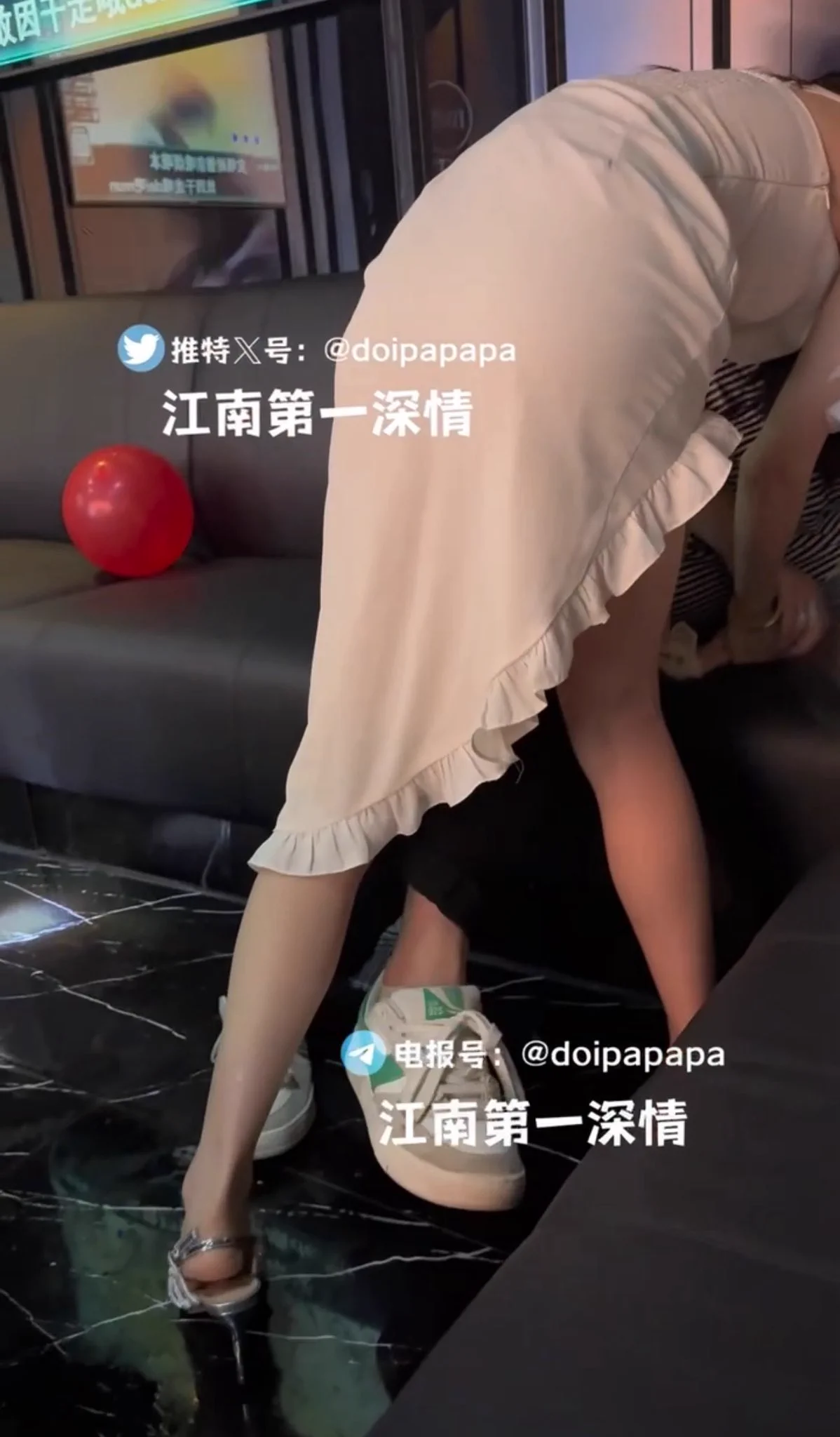 #007号女主 好诱人的高跟鞋 我也是超级喜欢小白白嫩嫩的腿 看到的时候就已经硬了想狠狠的插入了 结果结束还真就跟我回家 蜜桃臀良家妹妹 特别敏感 亲亲就湿透透了！（那个 38w的盗狗 有本事开评论 废物啥也不会只会盗 真特么丢人 ）投稿：@ToBulma @ToBulaer @KawasawaSen @BulmaList https://t.co/UGkhoKjXsH
