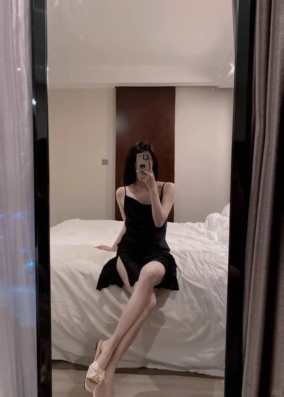 🌞一个人看日落🌙偶尔也想有人陪👄喜欢安静的夜晚👩‍🦰也期待有趣的灵魂👅愿意聊聊我们内心的故事吗😍🈲不礼貌🈲25以下勿扰📵相遇热线✈️⏭️https://t.co/C6sYUeP0oI https://t.co/To94rirHN7