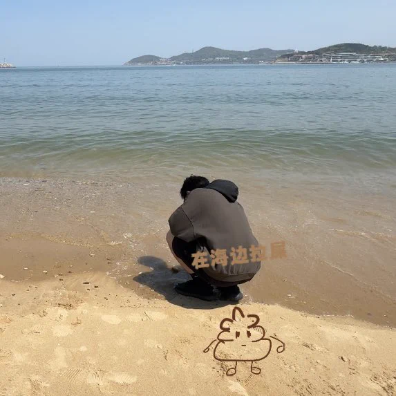 过去整一年了正常网恋的话他就是一个非常棒的男朋友可惜遇到了我这个福利姬 给不了他恋爱 我们一共就见了两次面他存了钱包下我的五一 还给我买商务座我瞒着他偷偷去他家楼下等他下班我觉得这是一段很美好很珍贵的回忆我们都为彼此付出很多他应该还和那美女恋爱希望他永远幸福 虽然不再属于我 https://t.co/NVp5cK8kx8