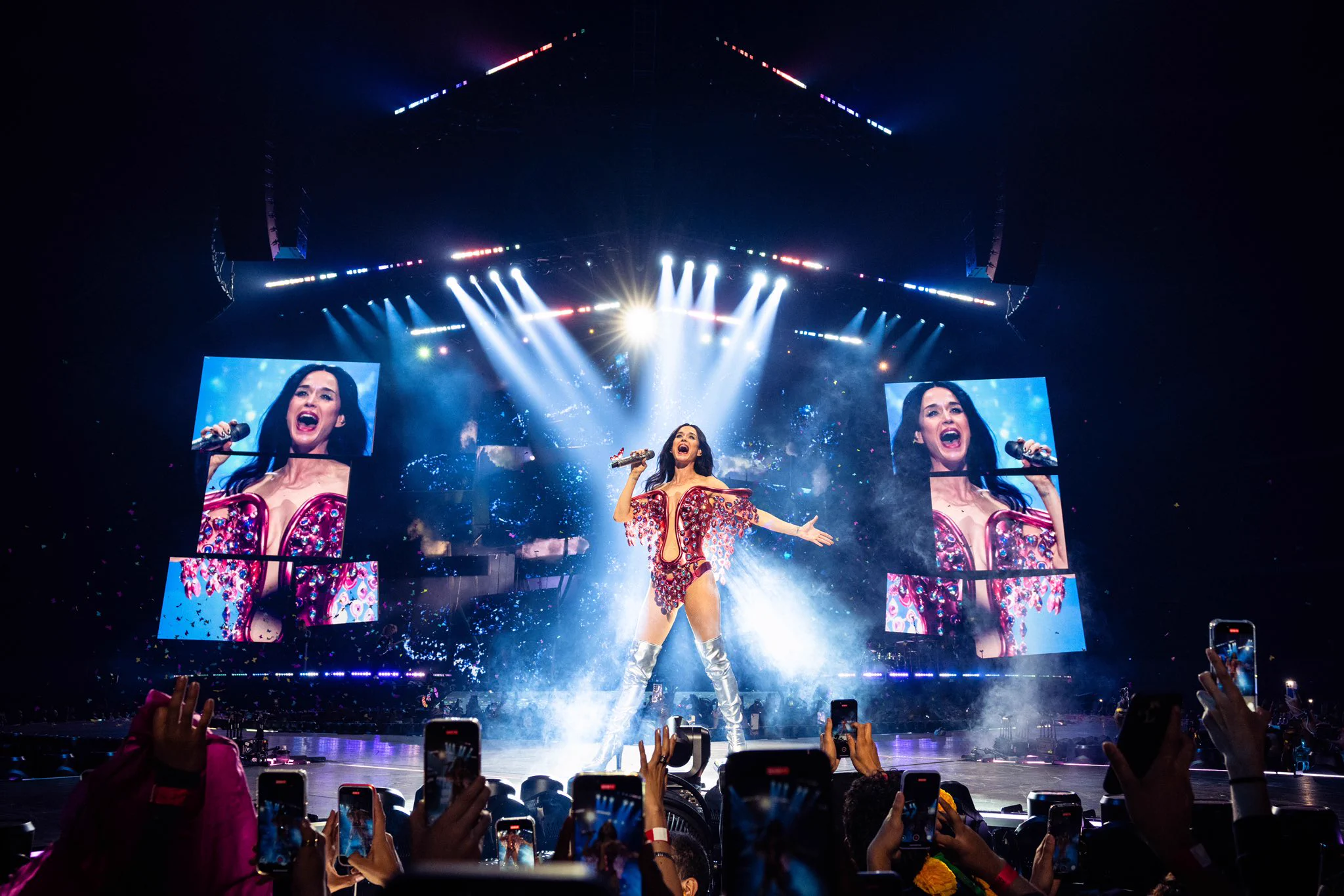 TE AMO MEXICO 🇲🇽 I’m beyond grateful to have kicked off The Lifetimes Tour with YOU this past week with 5️⃣ sold out shows in Mexico City & Monterrey‼️Thank you so much for all the effort you put into your timeline outfits, bringing the most incredible energy every night, and sharing your love with me 🧡♾️HOUSTON, TEXAS YOU’RE UP NEXT! ♥️