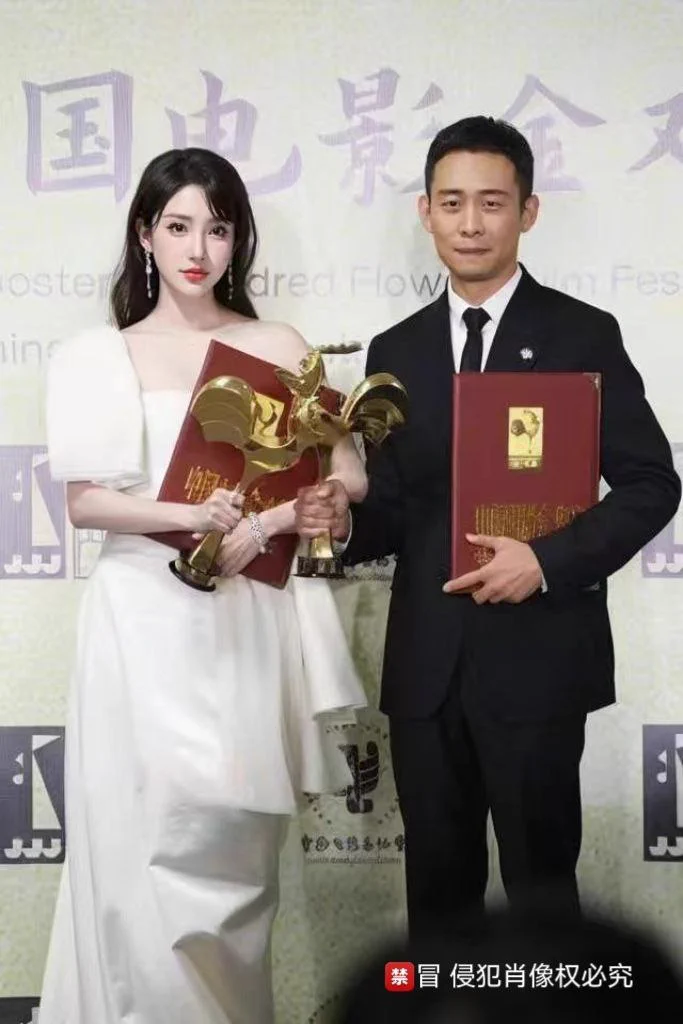 【夜色撩人】✈️https://t.co/ysHQPrcRlm 强势推出极品三线明星，上海只开一周，需要品鉴的老板抓紧预约！如有人照不一，直接赔付五千元🌟上海文广传媒有限公司签约艺人🌟                 只接高素质！硬5硬W              🌟演员🌟歌手🌟模特🌟       🧚🏼‍♀️北京人 真实99年 身高175cm          🌟马甲线 🍑臀 S曲线 E罩杯                     🌟广告代言🌟