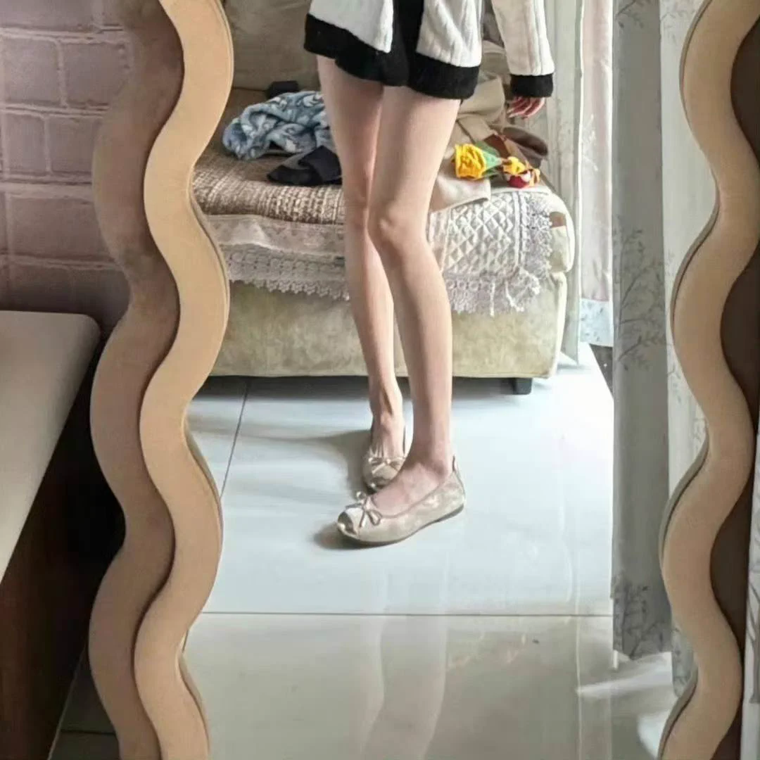 遇到个足控！！！！！！我这腿分分钟榨干他，没有能坚持十分钟的！！！！但是我足技真的不太行，晚上试试看吧，也不知道宝子们看直播有感觉吗.... https://t.co/bh3x2FyI4N