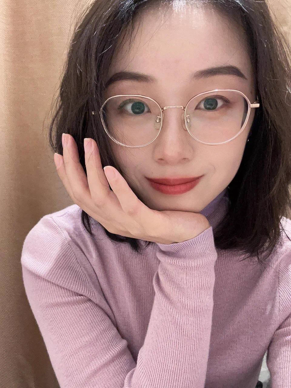 今天来跟大家分享一下老师的内衣穿搭…👙可能看起来有点小老气，但配上身材，是不是还有点“少妇味儿”？别再说让我发全脱光的样子啦～要是真的那么想看，不如，亲自来我办公室看看？😌#老师的私语 #内衣分享 #欲而不露 https://t.co/P9OmU7sPQO