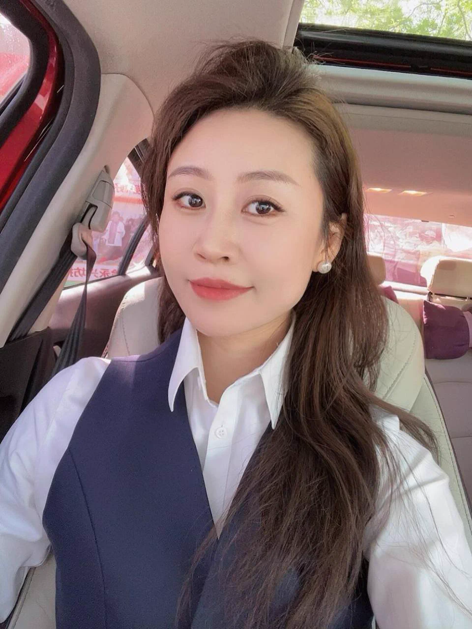 准时上班是态度，准时下班是技术～下班换个衣服去见朋友了，不要觉得银行阿姨就没有情趣，这个内裤是不是还挺有感觉的…其实想偶遇一个能认出我来的粉丝，当面脱下来送给他，不知道什么时候会实现呀～ https://t.co/Xx60YUTTJu