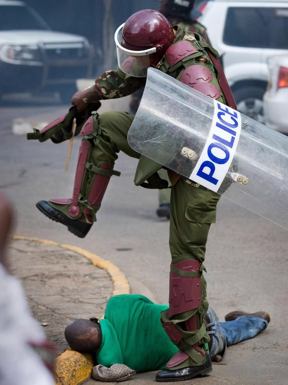 Kenyan police officer kicking an unconscious man during a protest. https://t.co/xxDTrECrFo
