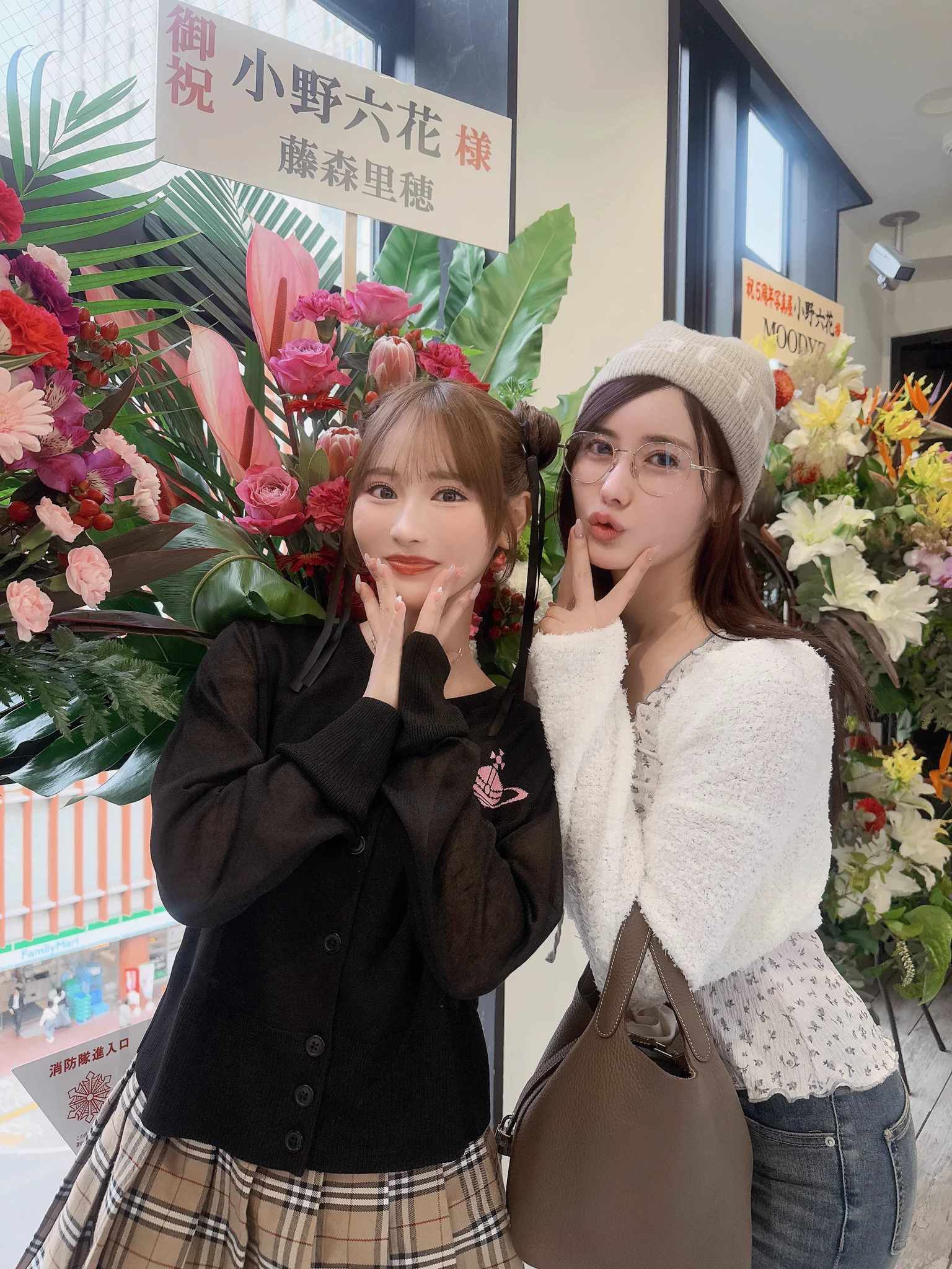 ゴリゴリのどすっぴんぶちかまして、仲良しの六花たん(@onorikka)の写真展行ってきたよ💖可愛いのは当たり前、そしてとってもオシャレで素敵な写真展でした！18日(日)までやってるそうなので、是非みなさんも遊びに行ってください！そして小野六花５周年おめでとうございます✨️大好きだよ～！！ https://t.co/BIHEHUNMDB