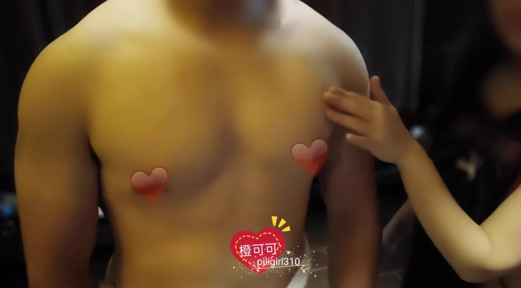 粉絲胸肌練的不錯還會抖動讓人忍不住 想多摸幾把🤤 https://t.co/ylMLYDbt5I