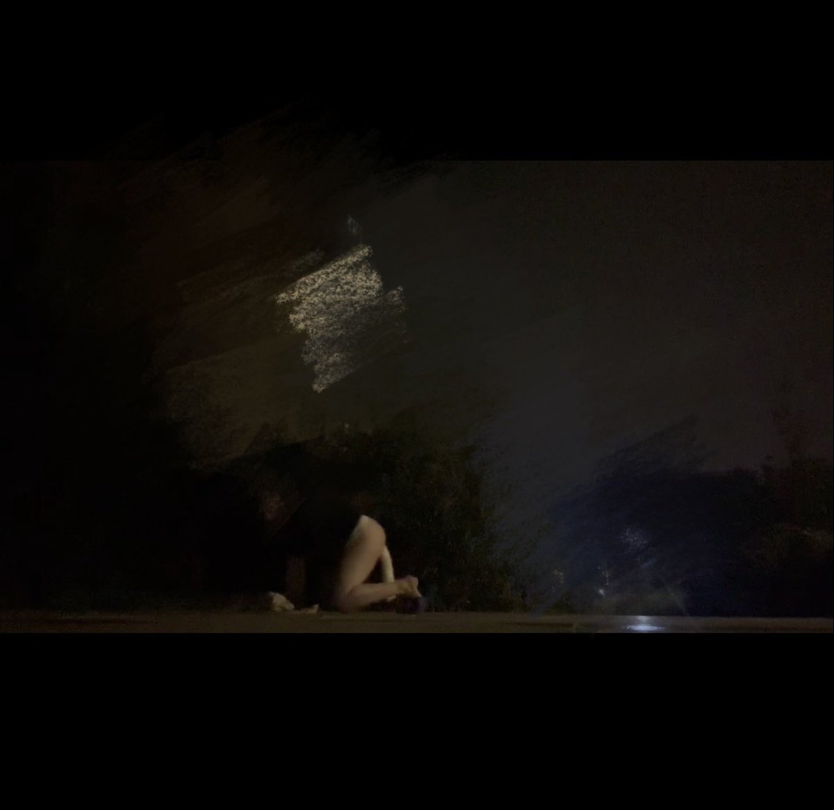首次户外露出任务满分！
此狗深得姐姐欢心～♥️ https://t.co/ezUZpdkMqx