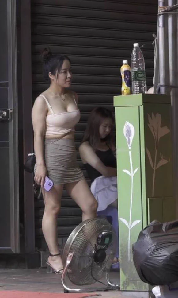 成都的大熊妹，200💓爱情，大城市就是大城市，极品真多，这妹子这身材颜值是极品，喜欢大奶的兄弟看过来了。#站街 #扫街 https://t.co/qXU70H99Kn